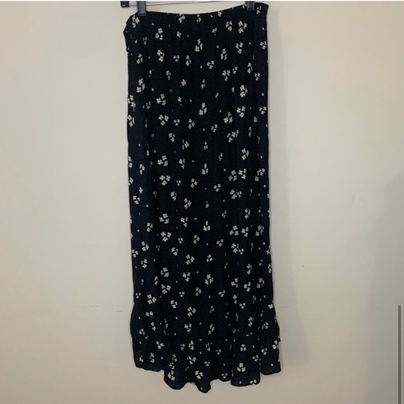 American Eagle Medium Black Polka Dot Daisy Print High Low Wrap Skirt Ruffle Hem - Picture 6 of 9